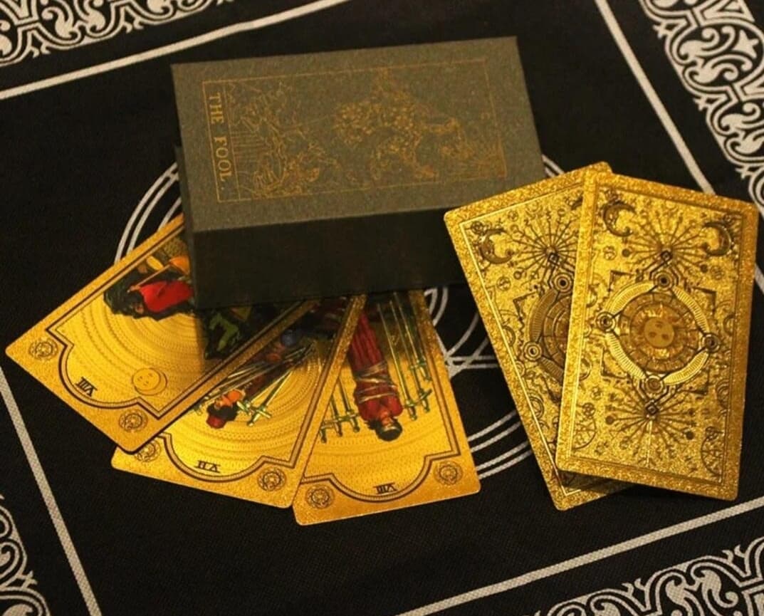 Comment Prendre une Décision Difficile avec le Tarot: Guide Complet