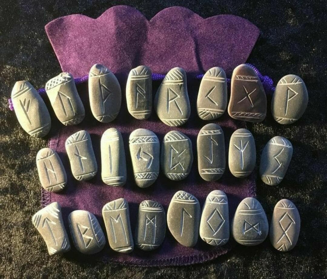 Les Runes : Ancien alphabet, puissant outil spirituel
